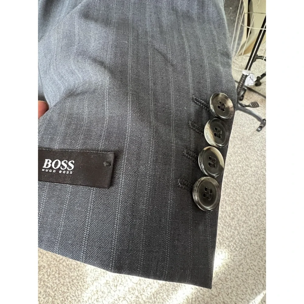 Hugo Boss Mens Sport Coat 48R  Lightly Fitted %100 Wool Blue Striped‎ NWT $556